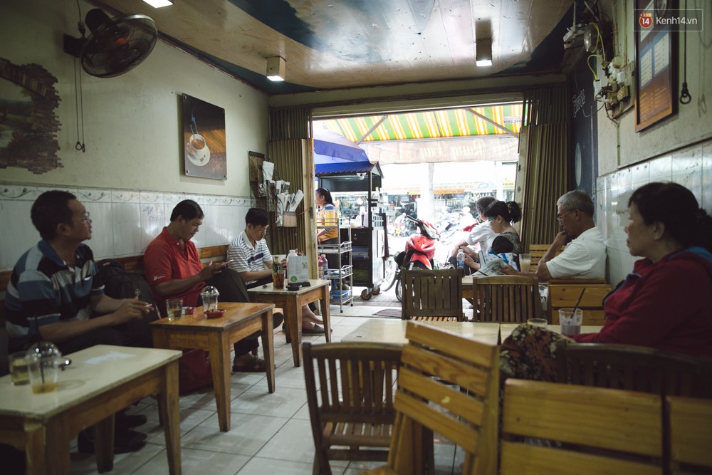 Toàn cảnh kỳ thi vào lớp 10 Phổ thông năng khiếu: Những nụ cười tươi rói của phụ huynh khi biết con làm được bài - Ảnh 4.