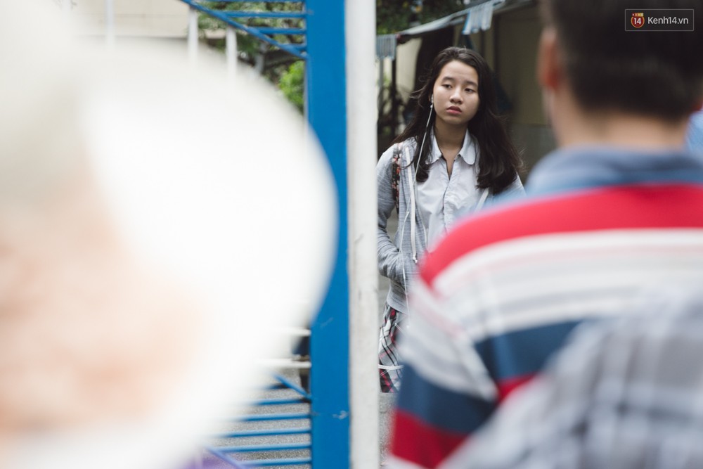 Toàn cảnh kỳ thi vào lớp 10 Phổ thông năng khiếu: Những nụ cười tươi rói của phụ huynh khi biết con làm được bài - Ảnh 14.