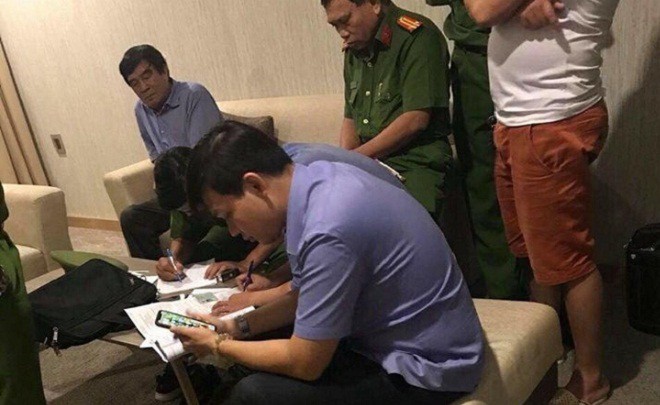 Ph&oacute; chủ tịch VFF Nguyễn Xu&acirc;n Gụ từ chức sau nghi vấn mua d&acirc;m ở kh&aacute;ch sạn - Ảnh 1.