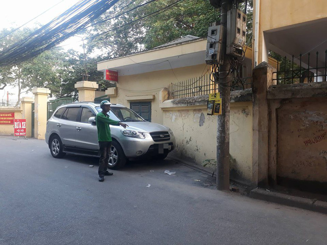 Hà Nội: Tài xế Grab tiếc ngẩn ngơ vì bị nữ khách hàng ăn mặc lịch sự, vờ hỏi thăm ân cần để mượn điện thoại rồi biến mất hút - Ảnh 2.