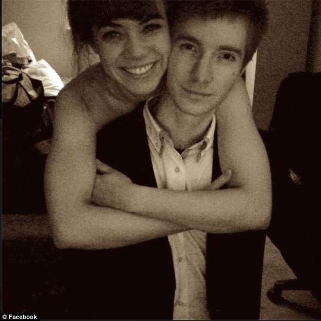 Hưởng tuần trăng mật trở về, cặp đ&ocirc;i ph&aacute;t hiện ng&ocirc;i nh&agrave; mơ ước bị phong tỏa v&igrave; chuyện kh&ocirc;ng li&ecirc;n quan đến m&igrave;nh - Ảnh 4.