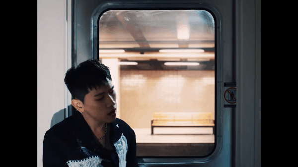 Hoàng tử R&B trở lại với MV ballad buồn nẫu ruột nhân ngày sinh nhật - Ảnh 1.