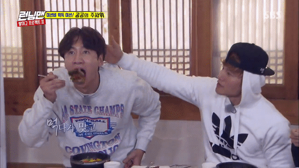 Lee Kwang Soo cũng có lúc vùng lên, dám đánh cả Kim Jong Kook - Ảnh 3.