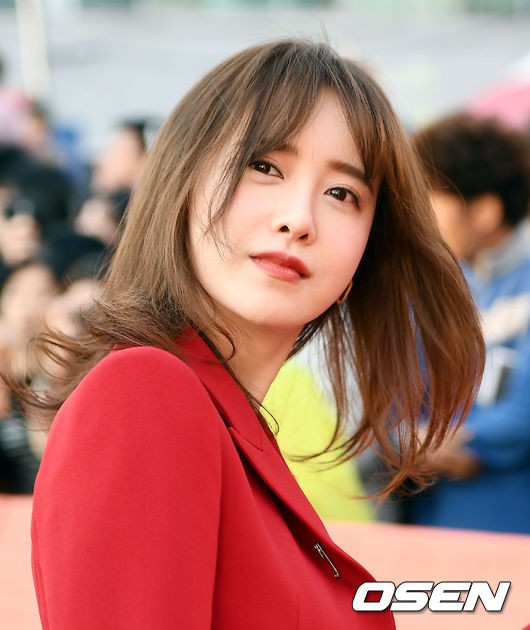 Thảm đỏ LHP Jeonju: Nàng cỏ Goo Hye Sun đẹp rực rỡ ngày trở lại, không cần hở vẫn lấn át loạt mỹ nhân lộng lẫy - Ảnh 8.