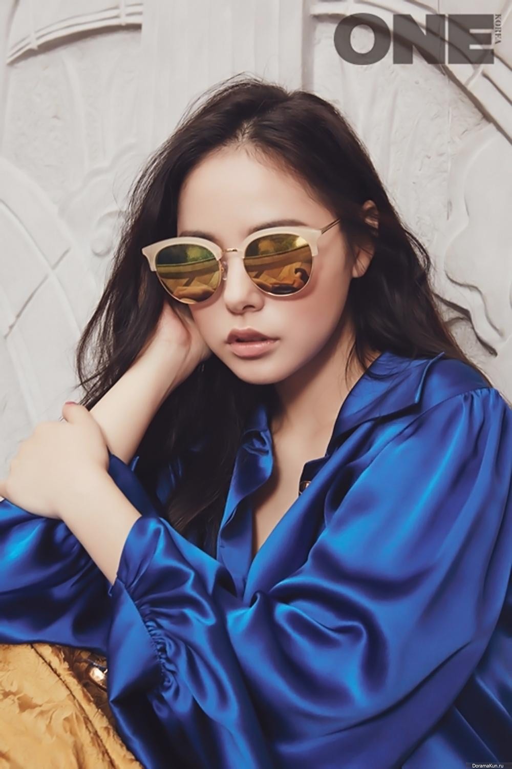 Cảm thấy mặt to quá to, bạn hãy học hỏi sao Hàn mua ngay 5 loại phụ kiện này - Ảnh 7. Cảm thấy mặt to quá to, bạn hãy học hỏi sao Hàn mua ngay 5 loại phụ kiện này - Ảnh 7.