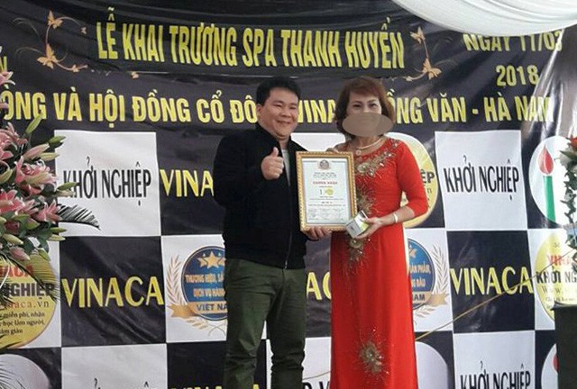 Sản phẩm chữa ung thư làm từ bột than tre nứa: Trước ngày bị bắt, Giám đốc Vinaca vẫn livestream chém gió - Ảnh 1.