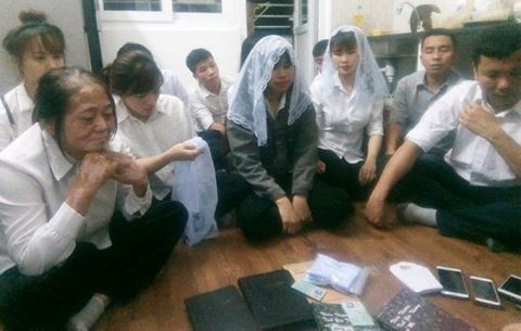 Đang xem xét nước đỏ của Hội Thánh Đức Chúa Trời có chất hướng thần hay không - Ảnh 1.