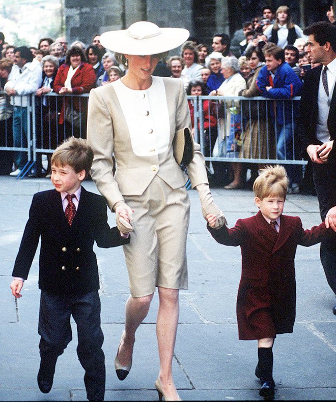 Quy tắc đội mũ tại đám cưới Hoàng gia đã được công nương Diana tuân thủ tinh tế như thế nào  - Ảnh 3.