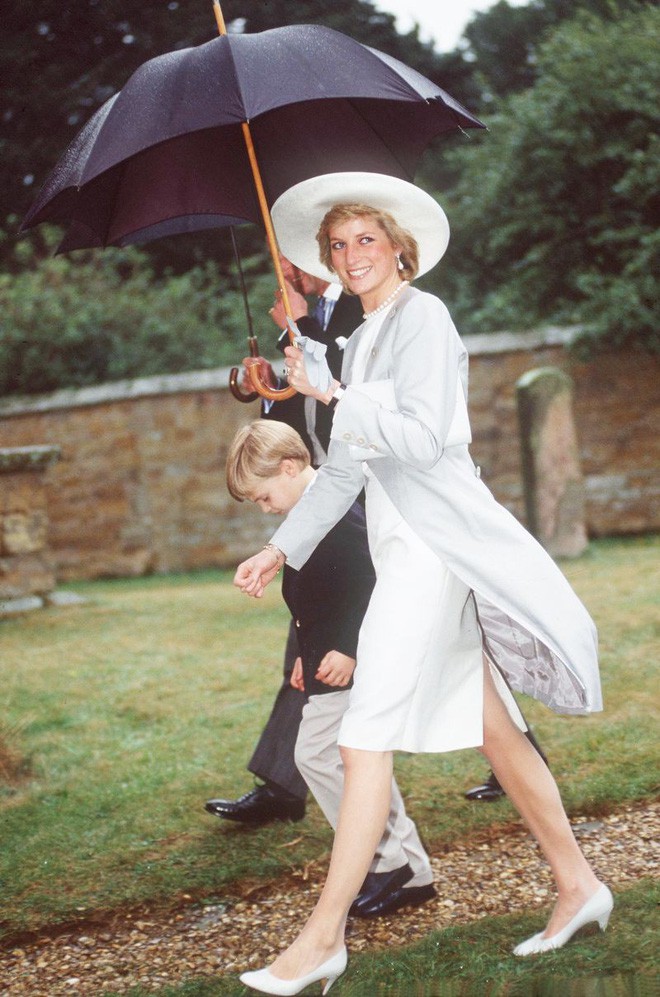 Quy tắc đội mũ tại đám cưới Hoàng gia đã được công nương Diana tuân thủ tinh tế như thế nào  - Ảnh 4.