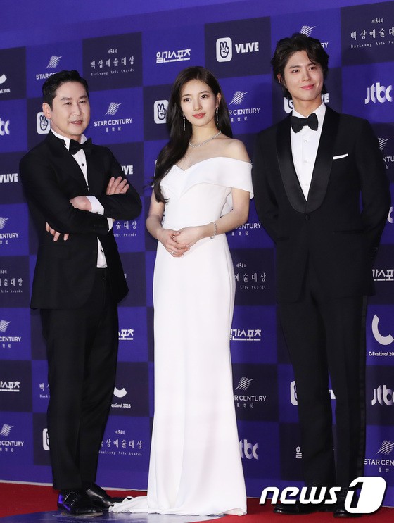 Thảm đỏ Baeksang 2018: Son Ye Jin và Jung Hae In công khai nắm tay, đọ đẳng cấp với Suzy - Park Bo Gum cùng dàn siêu sao - Ảnh 20.