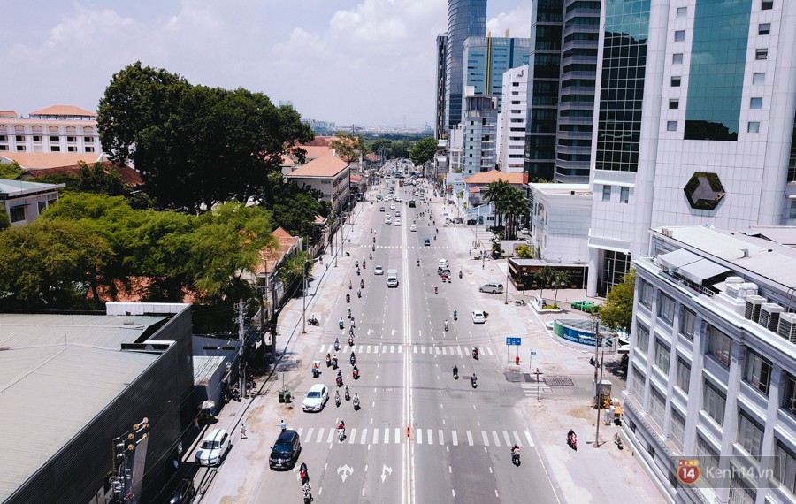 Chùm ảnh: Đường Tôn Đức Thắng trở nên lạ lẫm với người Sài Gòn sau khi hàng cây xanh biến mất hoàn toàn - Ảnh 3.