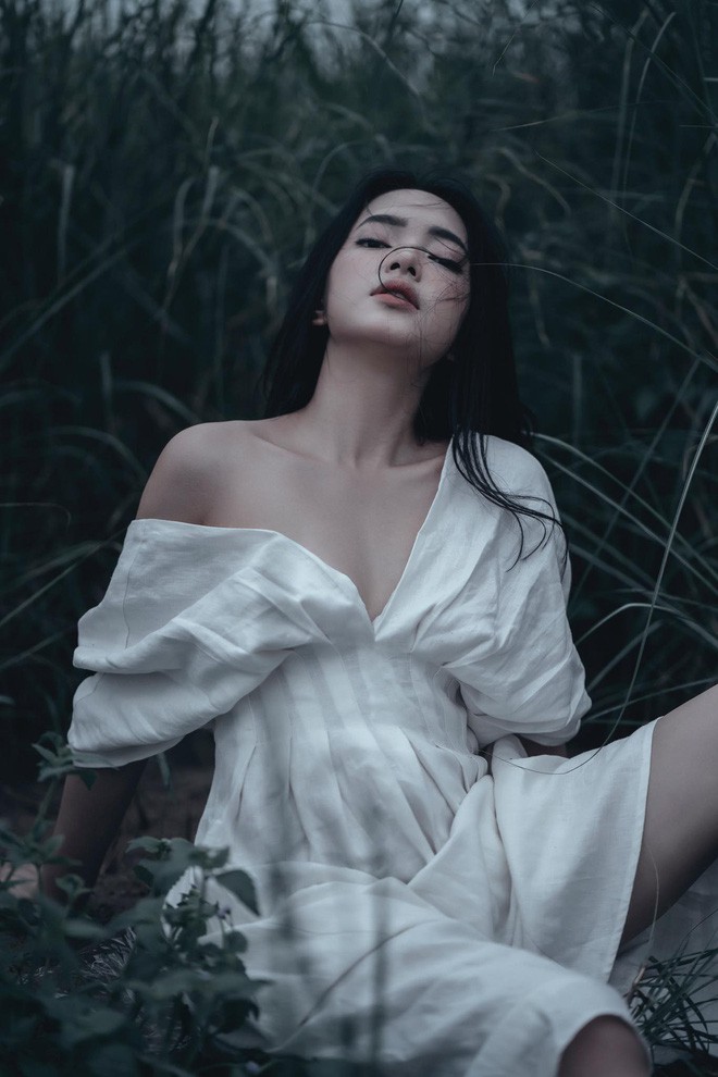 HH Hương Giang và Châu Bùi cùng diện 1 kiểu váy: người đẹp kiểu ma mị hoang dại, người lại ngọt ngào kiêu sa - Ảnh 4.