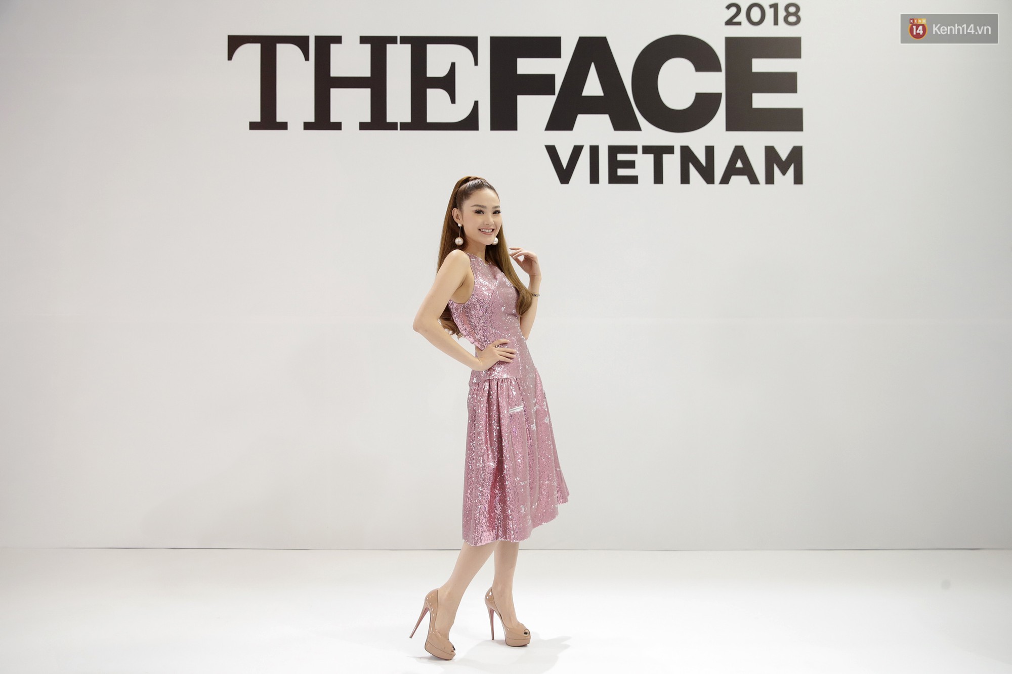 The Face ngày 2: Vắng mặt Võ Hoàng Yến, Song Hằng nhí nhố trong hậu trường với Nam Trung - Ảnh 8. The Face ngày 2: Vắng mặt Võ Hoàng Yến, Song Hằng nhí nhố trong hậu trường với Nam Trung - Ảnh 8.