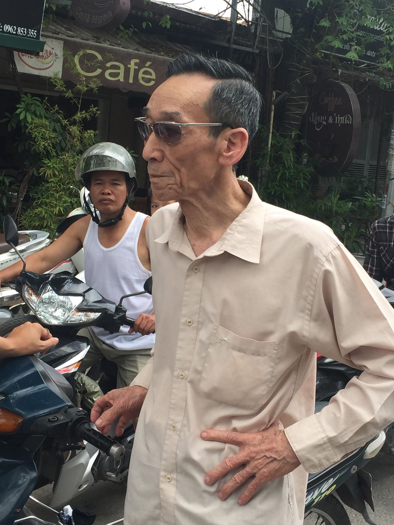 Nhân chứng hãi hùng kể lại giây phút xe tải lùi trúng xe máy làm người phụ nữ mang thai tháng thứ 8 sinh con, bé gái 4 tuổi bị thương - Ảnh 4.