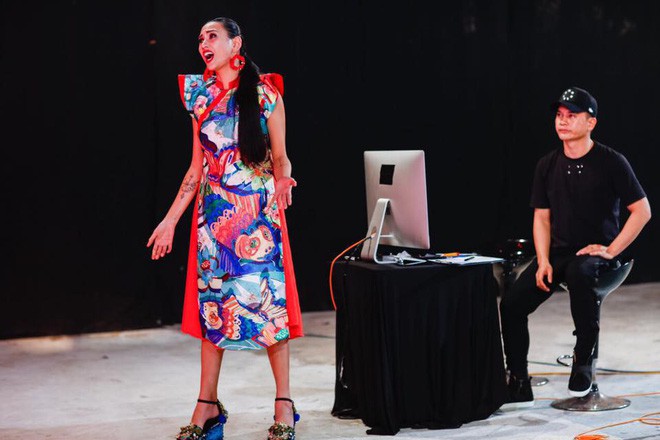 Nh&igrave;n lại loạt trang phục chặt ch&eacute;m của V&otilde; Ho&agrave;ng Yến khi trong vị tr&iacute; cầm c&acirc;n nảy mực ở c&aacute;c cuộc thi - Ảnh 6.