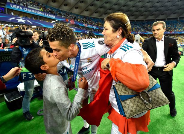 Mẹ Cristiano Ronaldo muốn con trai trở lại Man Utd - Ảnh 1.