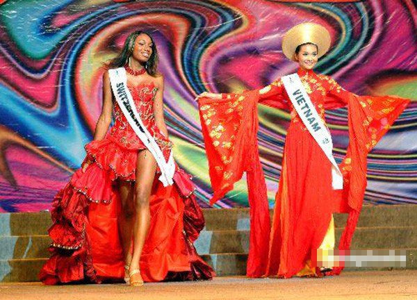 Hành trình nhan sắc của 3 mỹ nhân ngồi ghế nóng The Face 2018: Người giữ phong độ, kẻ đang ở đỉnh cao bỗng tụt dốc không phanh - Ảnh 2.