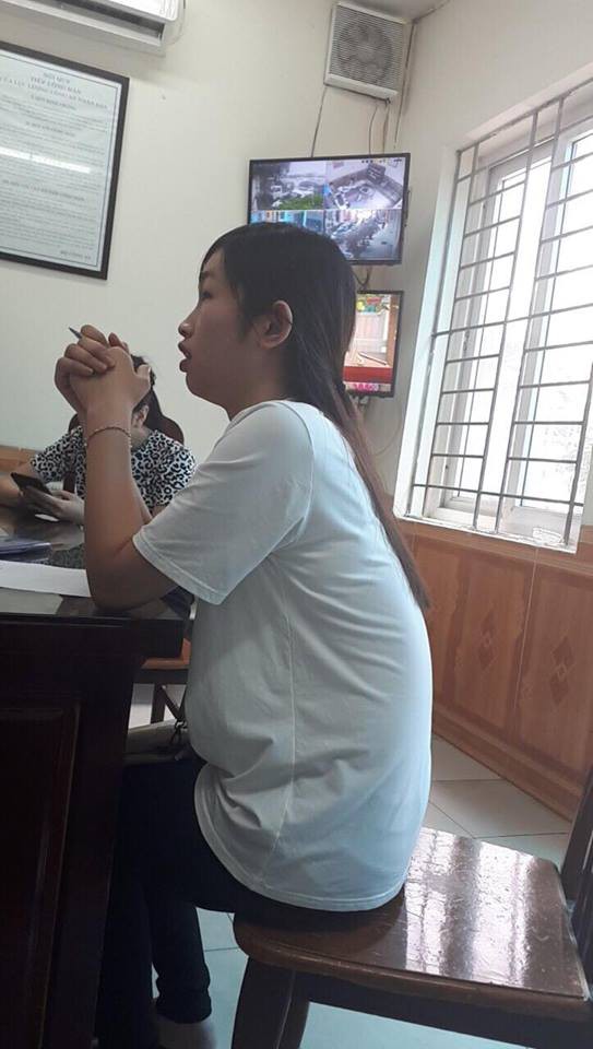 Hà Nội: Nam tài xế xe ôm truy đuổi, đạp ngã đối tượng cướp giật túi xách của nữ sinh Đại học - Ảnh 2.