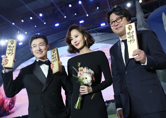 Tổng kết Baeksang 2018: Sao gạo cội tinh tế, đáng yêu bao nhiêu, sao trẻ gây thất vọng bấy nhiêu - Ảnh 5.