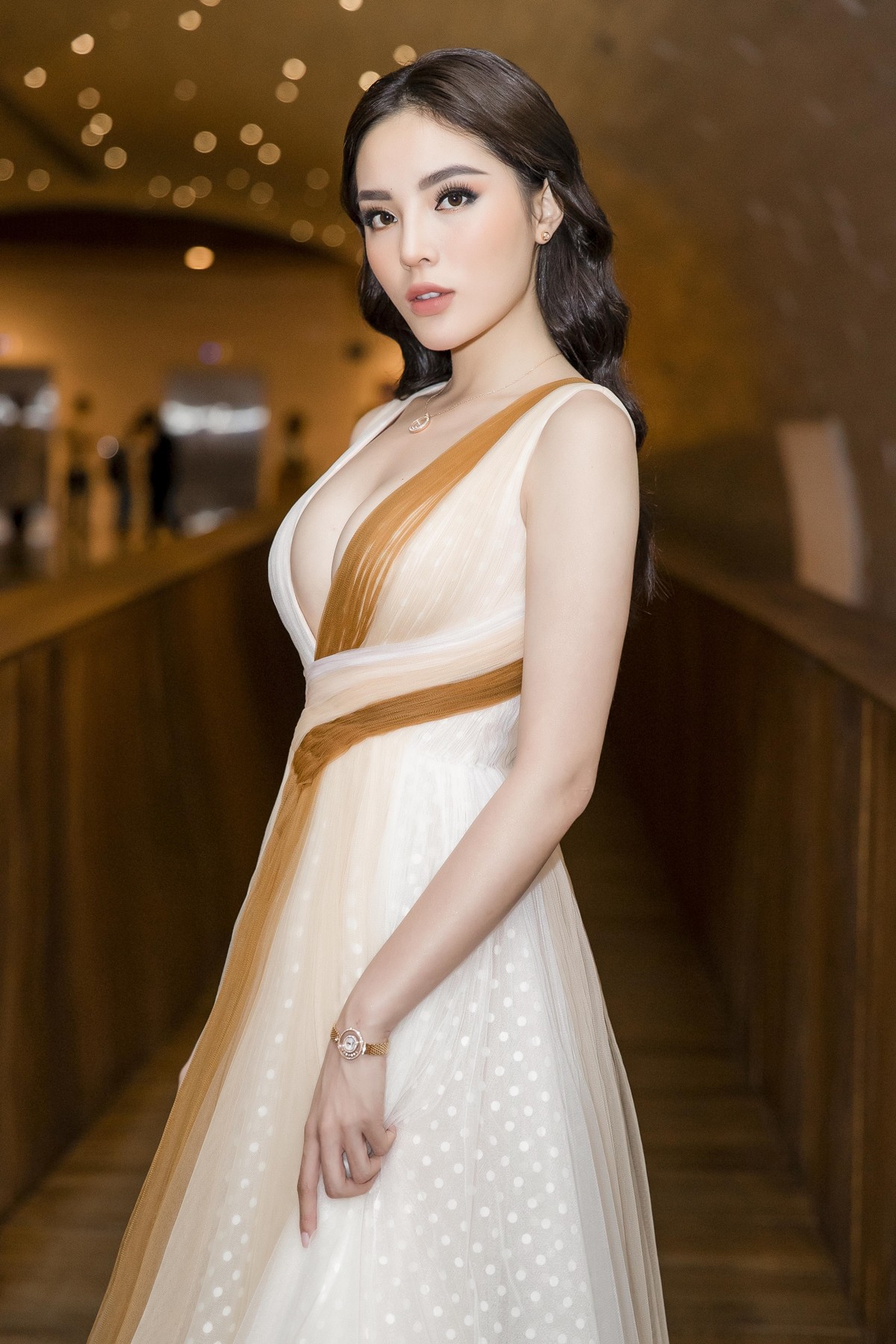 Kỳ Duyên diện váy hở sâu, khoe trọn vòng một ngồn ngộn với trang sức 1,2 tỷ hậu công khai thẩm mỹ - Ảnh 8.