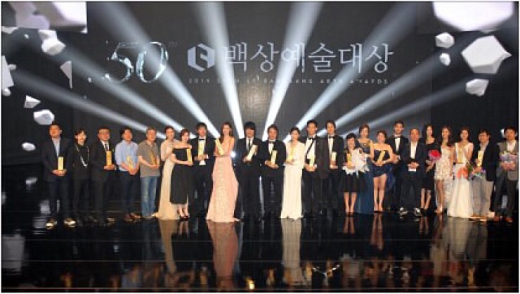 Baeksang: Jung Hae In bị chỉ trích mới nổi mà tưởng mình là nhất, bon chen chiếm chỗ loạt tiền bối lão làng để chụp ảnh - Ảnh 6.