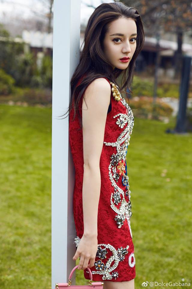 Giữa scandal ngủ với người khác để thăng tiến, Địch Lệ Nhiệt Ba vẫn đẹp đẳng cấp và sang trọng trong bộ ảnh mới - Ảnh 11.