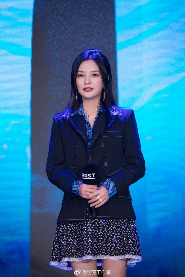 Triệu Vy bị bóc mẽ photoshop đôi chân quá đà, thon dài hơn sự thật ngoài đời - Ảnh 2.