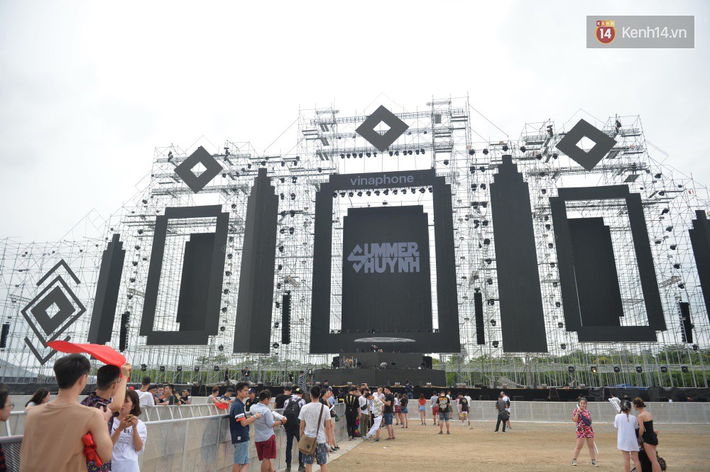 Cận cảnh s&acirc;n khấu khủng đạt kỷ lục Guinness Việt Nam của đại nhạc hội c&oacute; Above & Beyond tham gia tối nay - Ảnh 6.