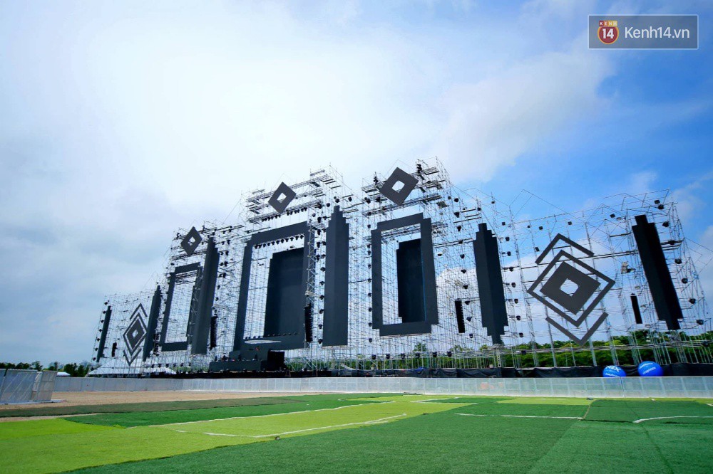 Cận cảnh s&acirc;n khấu khủng đạt kỷ lục Guinness Việt Nam của đại nhạc hội c&oacute; Above & Beyond tham gia tối nay - Ảnh 2.