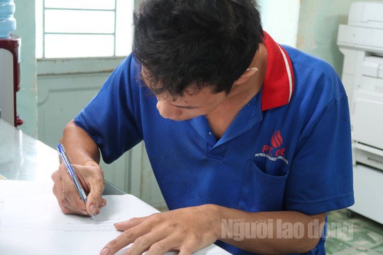 Sản xuất dầu nhớt giả từ hạt nhựa và nhớt bẩn - Ảnh 1.