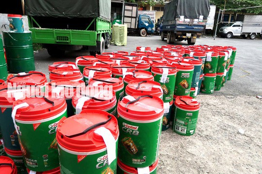 Sản xuất dầu nhớt giả từ hạt nhựa và nhớt bẩn - Ảnh 2.