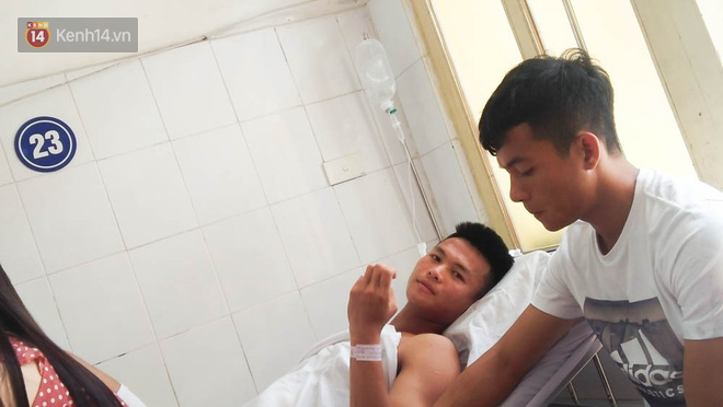 Dương Văn Hào gãy xương mác: Nỗi lòng người mẹ - Ảnh 4.