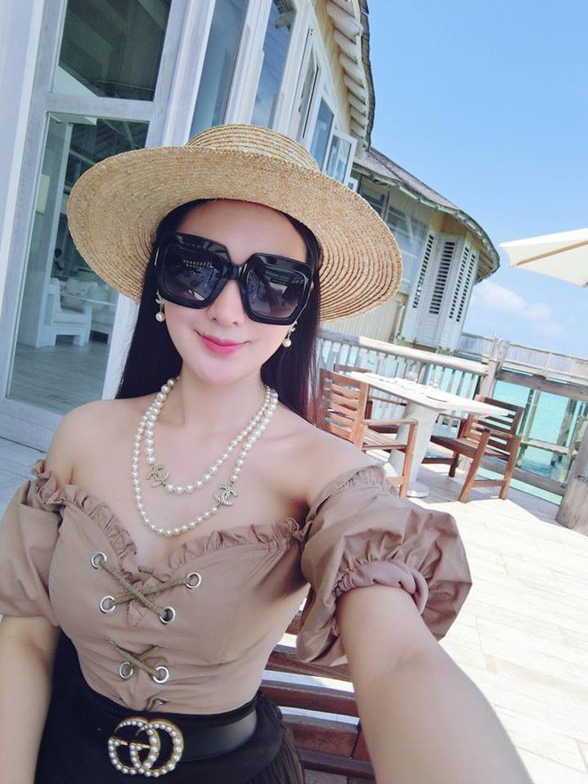 Cứ nói mãi về Ngọc Trinh hay Hà Hồ, ai ngờ showbiz Việt còn có người đẹp này cũng là tay chơi hàng hiệu đáng gờm - Ảnh 14.