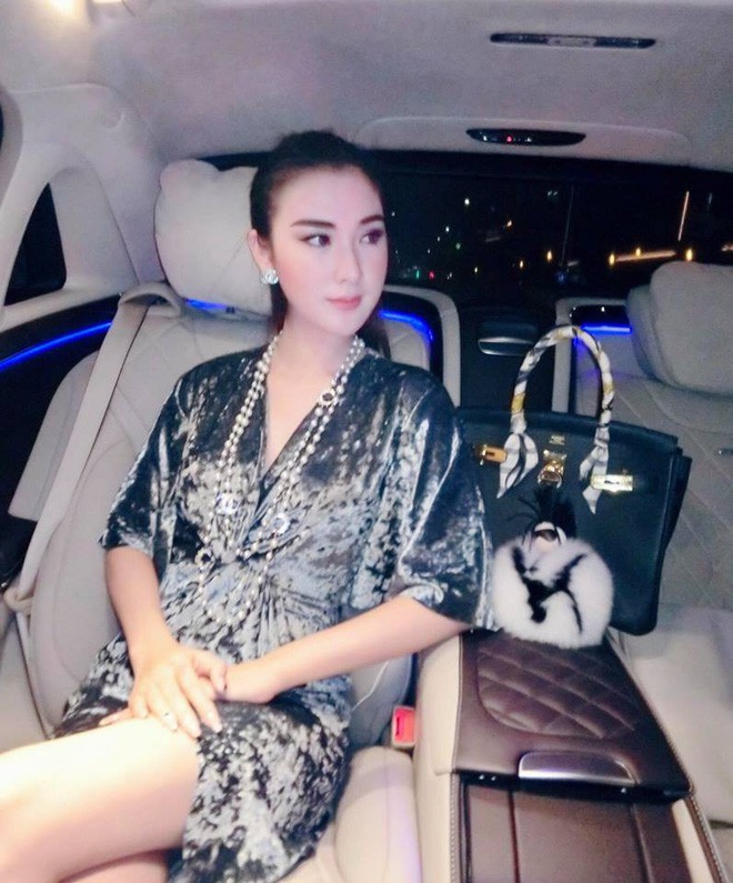 Cứ nói mãi về Ngọc Trinh hay Hà Hồ, ai ngờ showbiz Việt còn có người đẹp này cũng là tay chơi hàng hiệu đáng gờm - Ảnh 19.