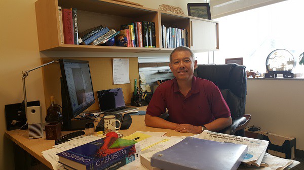 Không đủ chuẩn làm Hiệu trưởng ĐH Hoa Sen, GS quần đùi Trương Nguyện Thành nói lời tạm biệt Việt Nam để trở về Mỹ - Ảnh 2.