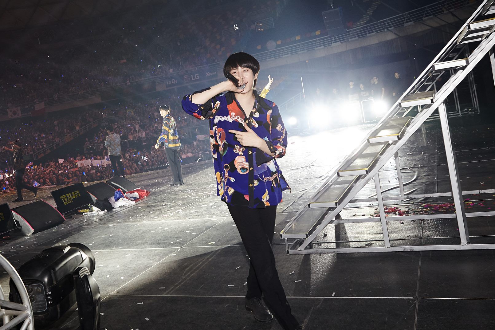 Super Junior cho fan ná thở với loạt ảnh lung linh từ tour thế giới - Ảnh 2. Super Junior cho fan ná thở với loạt ảnh lung linh từ tour thế giới - Ảnh 2.