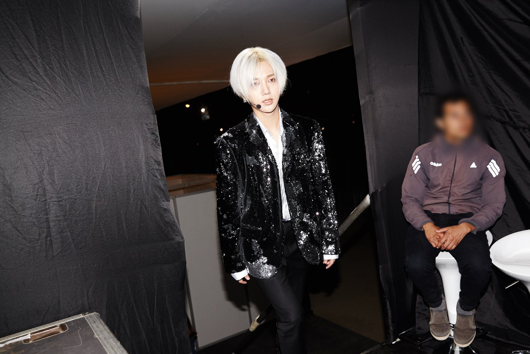 Super Junior cho fan ná thở với loạt ảnh lung linh từ tour thế giới - Ảnh 6. Super Junior cho fan ná thở với loạt ảnh lung linh từ tour thế giới - Ảnh 6.