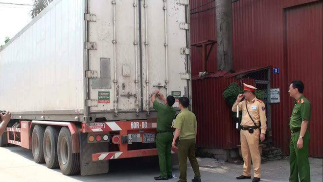 Hà Nội: Kinh hãi một xe container chở hơn 10 tấn nội tạng hôi thối bị phát hiện trên đường tuồn ra thị trường - Ảnh 1.