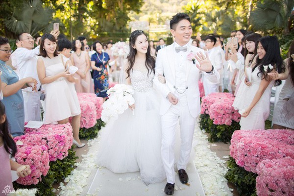 Những đám cưới cổ tích của dàn hot girl vạn người mê từng nổi đình nổi đám khắp Trung Quốc - Ảnh 24.