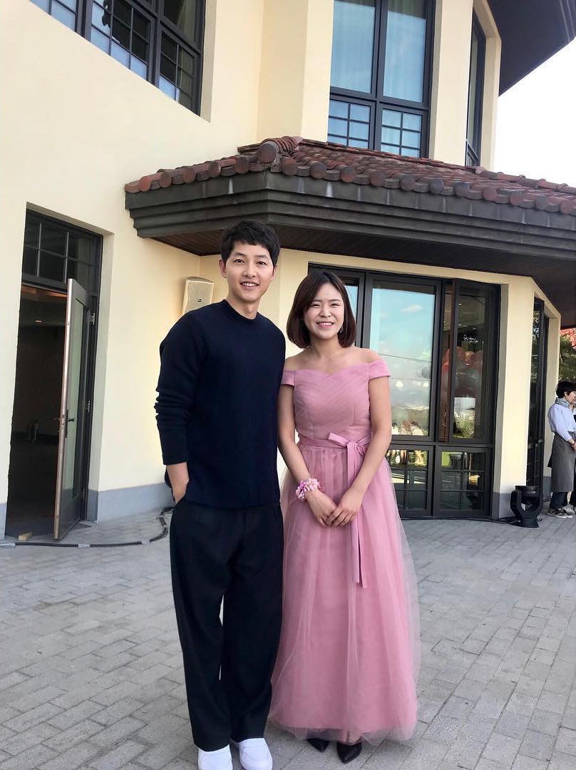 Hình ảnh đối lập của cặp bạn thân: Song Joong Ki được vợ vỗ béo tròn, Lee Kwang Soo thì gầy như bộ xương di động - Ảnh 12. Hình ảnh đối lập của cặp bạn thân: Song Joong Ki được vợ vỗ béo tròn, Lee Kwang Soo thì gầy như bộ xương di động - Ảnh 12.