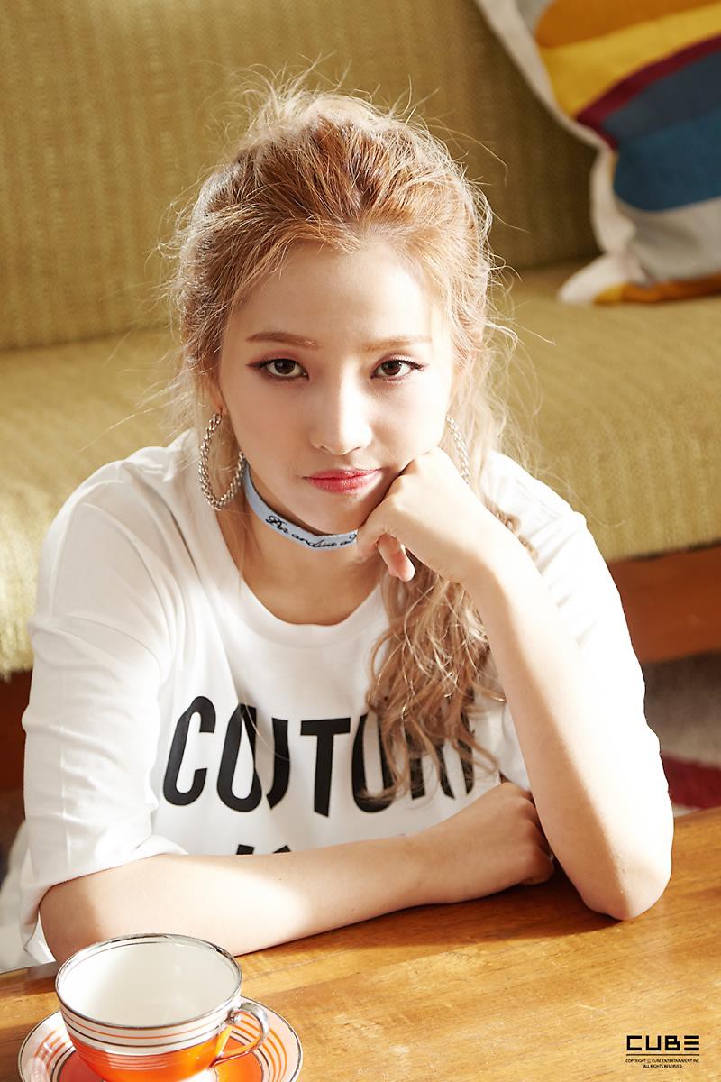 Nhan sắc lạ của girlgroup đang hot nhà Cube: Mỹ nhân suýt ra mắt với Black Pink xuất sắc, leader lột xác ngoạn mục - Ảnh 17.