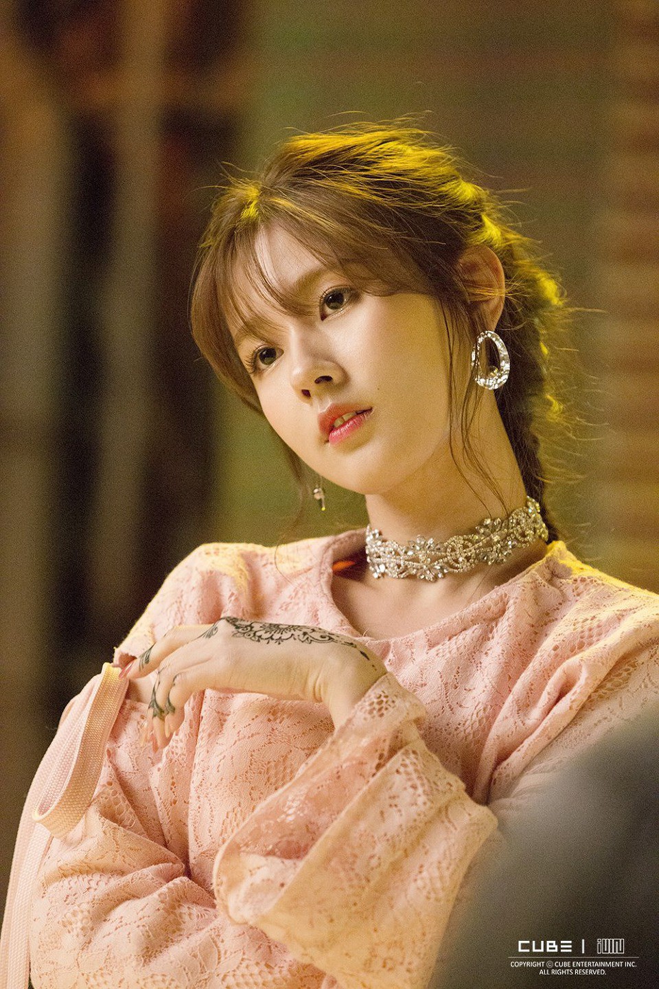 Nhan sắc lạ của girlgroup đang hot nhà Cube: Mỹ nhân suýt ra mắt với Black Pink xuất sắc, leader lột xác ngoạn mục - Ảnh 2.