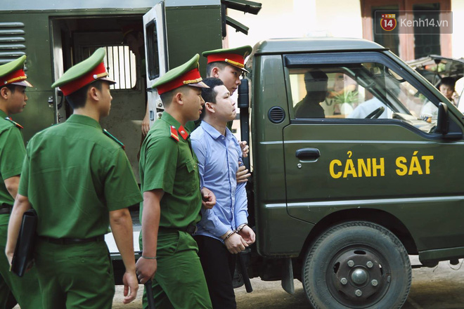 Hoãn phiên xử BS Hoàng Công Lương trong vụ 8 người tử vong khi chạy thận ở Hòa Bình - Ảnh 4.
