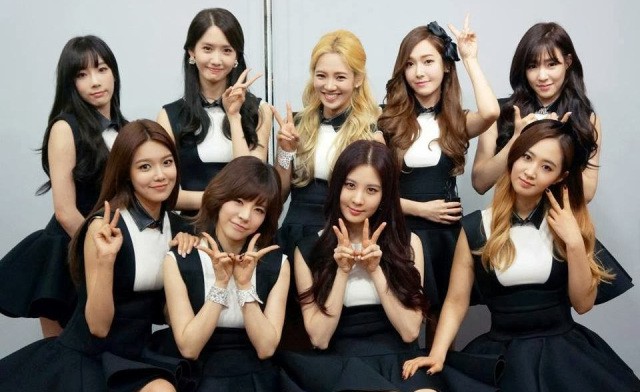 MC v&ocirc; duy&ecirc;n khi đặt c&acirc;u hỏi so s&aacute;nh giữa SNSD v&agrave; 2NE1, v&agrave; đ&acirc;y l&agrave; c&acirc;u trả lời của Yang Hyun Suk! - Ảnh 3.