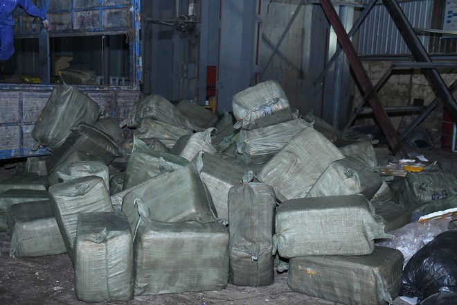 Cận cảnh hơn 10 tấn nầm lợn bốc m&ugrave;i h&ocirc;i bị bắt giữ v&agrave; ti&ecirc;u hủy ở H&agrave; Nội - Ảnh 7.