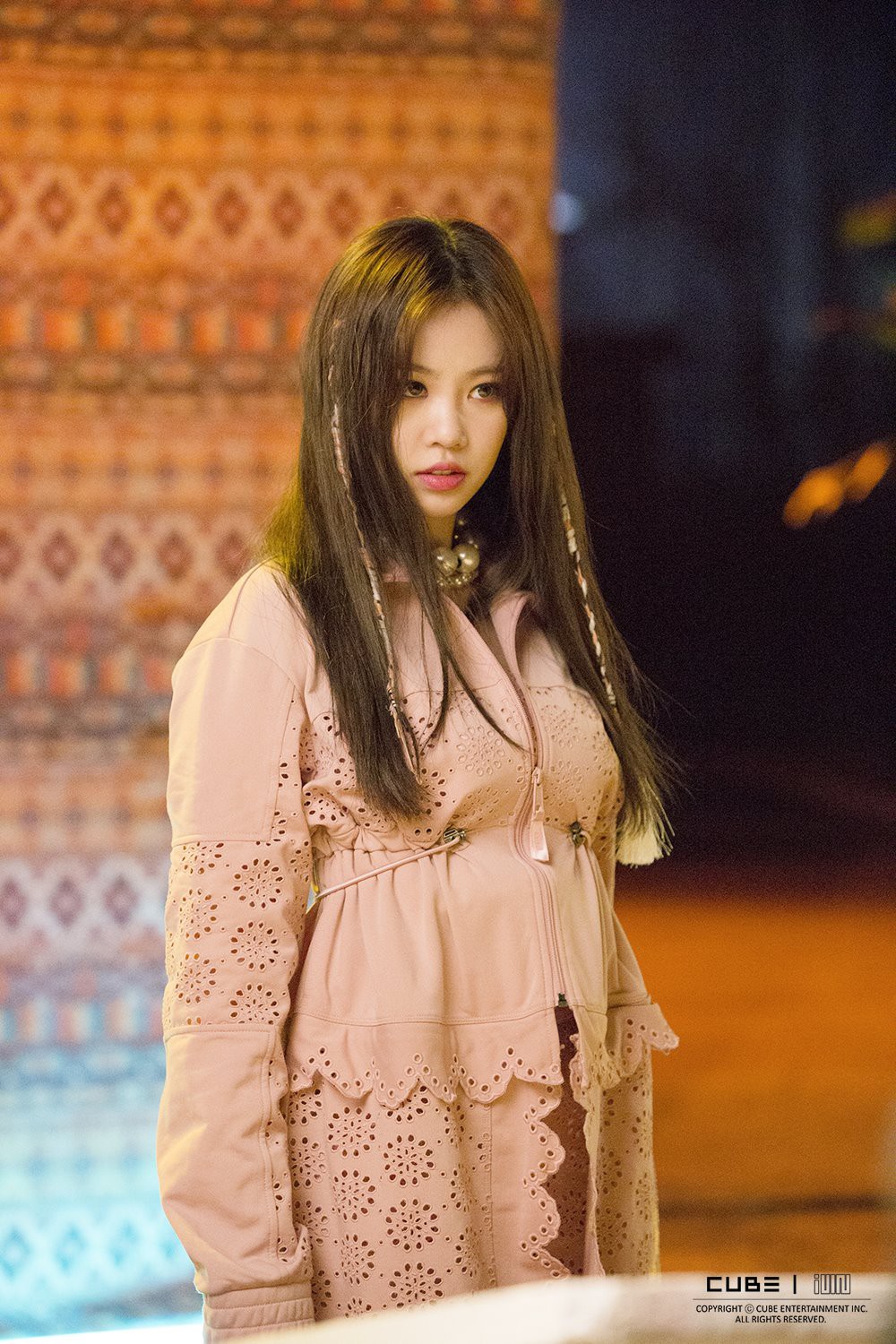 Nhan sắc lạ của girlgroup đang hot nhà Cube: Mỹ nhân suýt ra mắt với Black Pink xuất sắc, leader lột xác ngoạn mục - Ảnh 23.