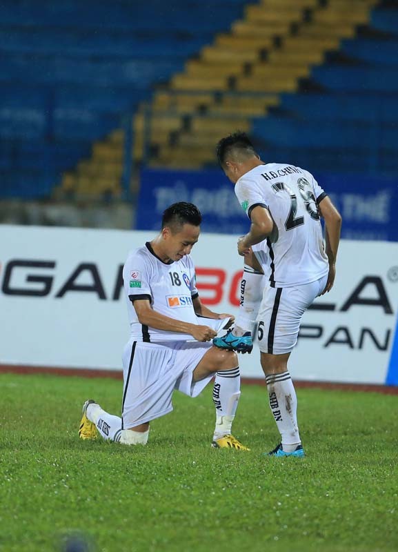 Hà Đức Chinh U23 nhận giải bàn thắng đẹp nhất tháng 4 V.League 2018 - Ảnh 2.