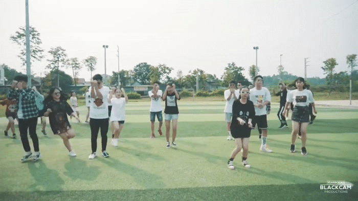 Khi cả lớp l&agrave; fan Kpop th&igrave; clip kỷ yếu sẽ l&agrave; một bản dance cover chất như thế n&agrave;y đ&acirc;y - Ảnh 3.