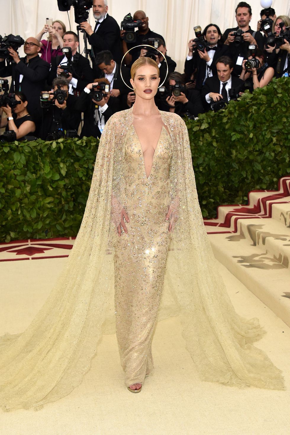 Nếu đã bỏ lỡ Met Gala sáng nay, thì đây là 20 bộ cánh xuất sắc nhất bạn cần ngắm - Ảnh 5. Nếu đã bỏ lỡ Met Gala sáng nay, thì đây là 20 bộ cánh xuất sắc nhất bạn cần ngắm - Ảnh 5.