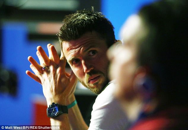 Sir Alex Ferguson thoát khỏi tình trạng hôn mê, đã ngồi dậy và nói chuyện được - Ảnh 3.